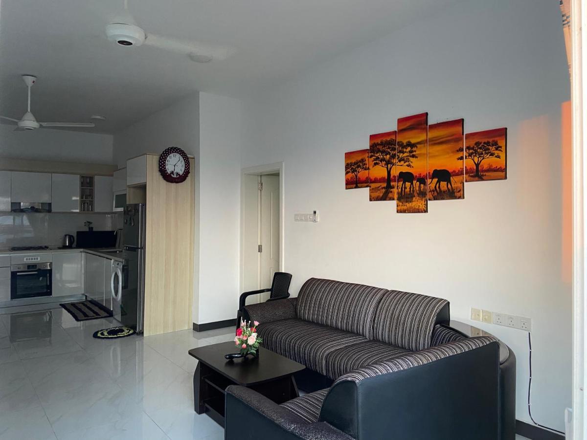 Sea View A Apartment Dehiwala-Mount Lavinia Екстериор снимка